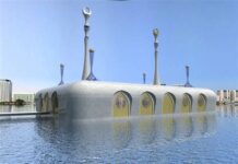 Dubai builds floating mosque