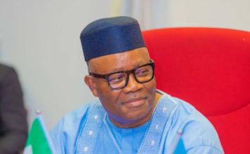 Senate holds emerge y session
